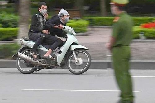 Cảnh báo trẻ bị chấn thương khi tự điều khiển mô tô tham gia giao thông