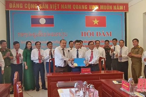 Đưa quan hệ giữa huyện Mường Lát và Viêng Xay, Sốp Bâu (Lào) lên tầm cao mới