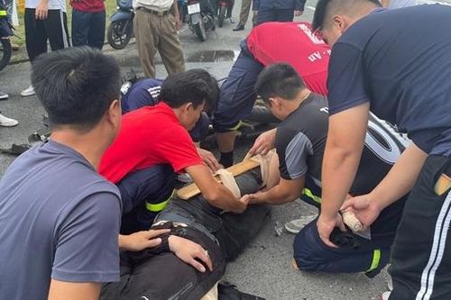 Kịp thời cứu nam thanh niên gặp tai nạn gãy chân trên đường