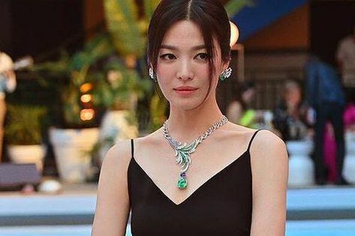 Song Hye Kyo khoe vẻ đẹp Á đông ở Pháp