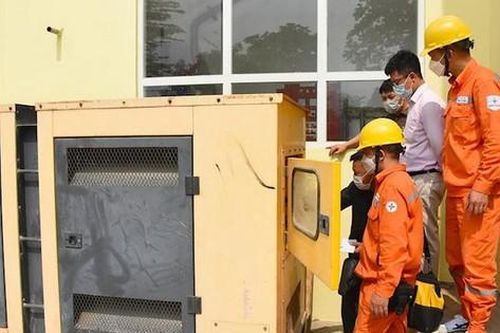 Nhiều gia đình ở Hà Nội hư hỏng thiết bị vì mất điện đột ngột, EVN nói gì?