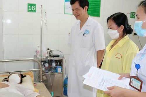 Người phụ nữ mang khối u xơ tử cung như mang bầu 7 tháng