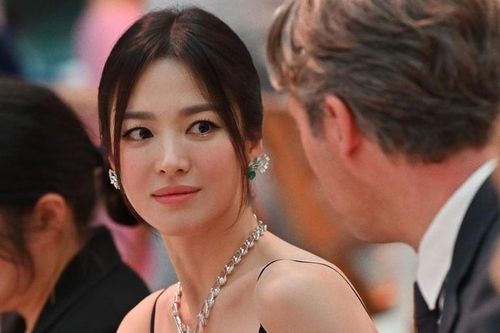 Song Hye Kyo gây tranh luận vì lộ dấu hiệu tuổi tác