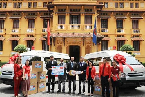 Oman hỗ trợ trang thiết bị, vật tư y tế cho Việt Nam