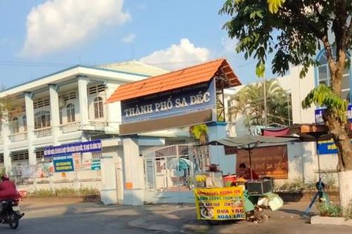 Đồng Tháp: 9 học sinh bị 'giam' giấy báo dự thi do nợ học phí học thêm