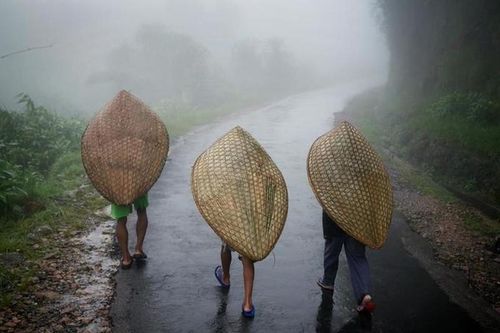 Cuộc sống trong ngôi làng mệnh danh là 'nơi ẩm ướt nhất thế giới'