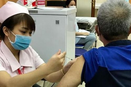 Phòng, chống COVID-19: Có nên bổ sung kháng thể thụ động cho đối tượng nguy cơ cao?
