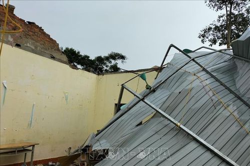 Bắc Kạn: Hơn 20 ngôi nhà, 2 trường học bị tốc mái, hư hại do dông lốc