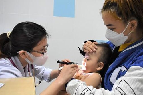 Trẻ mắc bệnh tay chân miệng: Trở nặng do phụ huynh ngộ nhận