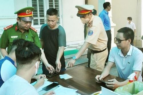 Kiểm tra lái xe sử dụng chất ma túy trên địa bàn tỉnh Hải Dương