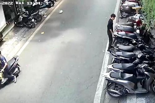 Nhân viên bảo vệ mượn chìa khóa của khách 'để dắt xe đi gửi' rồi... biến