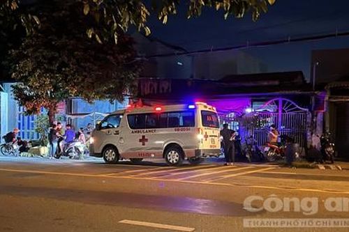 Người mẹ bàng hoàng phát hiện con trai treo cổ trong phòng ngủ