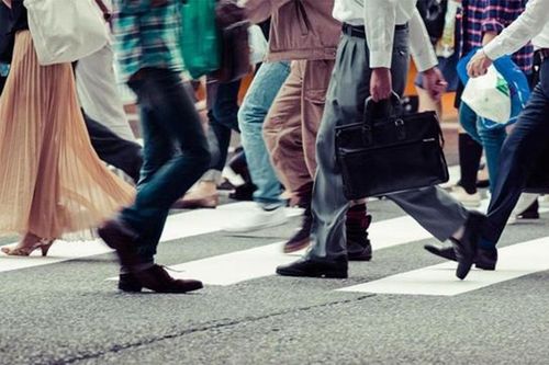 Xăng tăng giá là cơ hội để người Việt bỏ thói quen một bước cũng lên xe