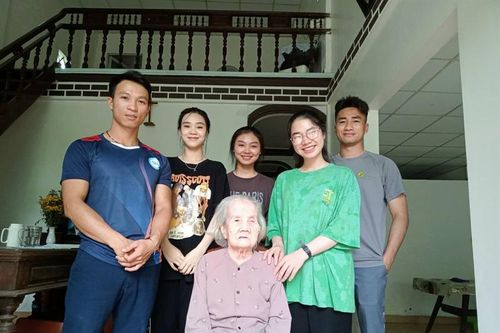 Cụ bà 30 năm cưu mang sinh viên nghèo