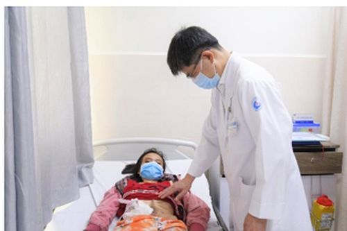 Cô gái 22 tuổi bị dị tật bẩm sinh phức tạp