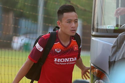 Tiền vệ Võ Huy Toàn phải làm khán giả bất đắc dĩ của V.League
