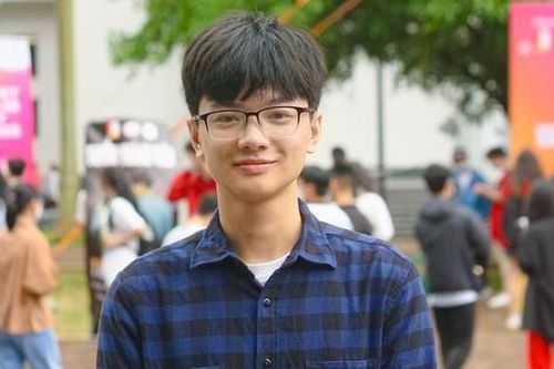 Thủ khoa tổ hợp A00 năm 2021 chia sẻ kinh nghiệm làm bài