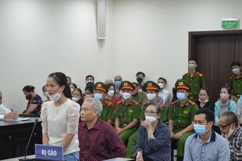 Vắng nhiều bị hại, phiên tòa xét xử cựu Chủ tịch Trung tâm hỗ trợ người nghèo tạm hoãn