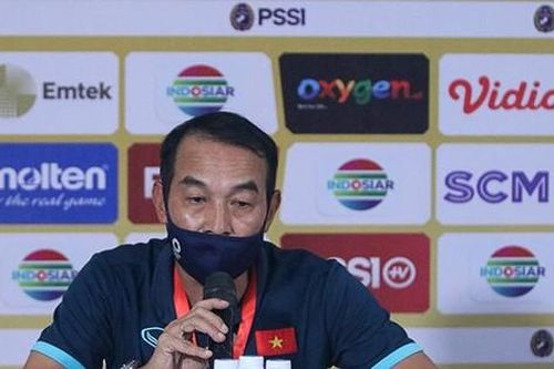 HLV Đinh Thế Nam nói gì về tấm thẻ đỏ của thủ môn U19 Việt Nam?