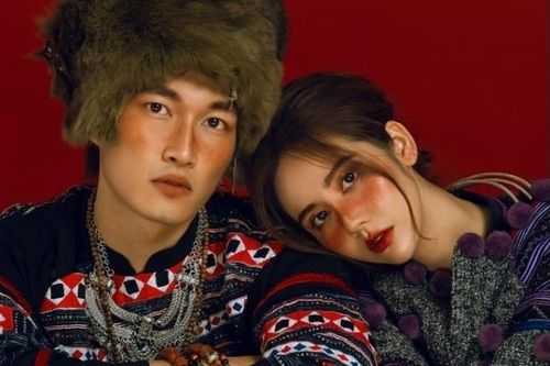 Đình Tú - Huyền Lizzie tung bộ ảnh 'tình bể bình' khiến dân mạng 'xốn xang'