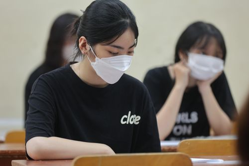 Thí sinh hồi hộp, lo lắng chờ thi tốt nghiệp trung học phổ thông