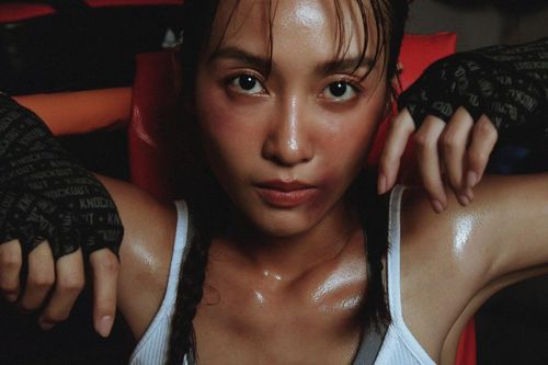 Khả Ngân cực ngầu trên sàn boxing, thần thái gai góc khác xa vẻ ngọt ngào thường thấy