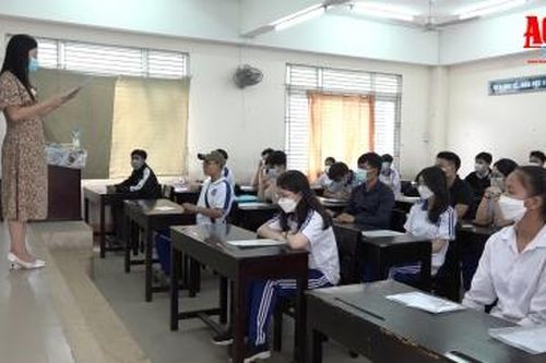 An Giang: Thí sinh làm thủ tục dự thi tốt nghiệp THPT năm 2022