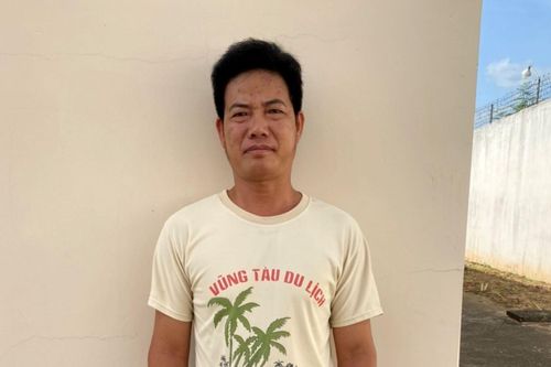 Bắt giam phó hiệu trưởng dâm ô với nữ sinh