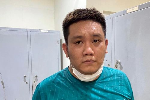 Chở theo vợ con kèm... ma túy