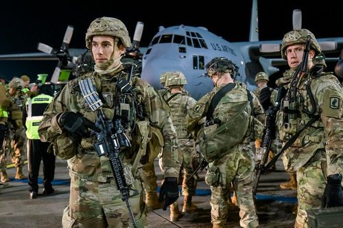 Latvia khôi phục nghĩa vụ quân sự giữa căng thẳng với Nga
