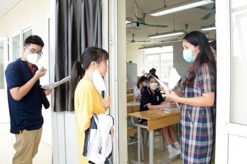 Gần 990.000 thí sinh cả nước bước vào ngày thi tốt nghiệp THPT đầu tiên