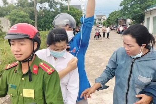 Những khoảnh khắc đẹp, xúc động tại kỳ thi THPT ở Hà Tĩnh
