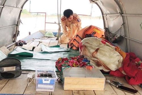 Dùng kích điện đánh bắt thủy sản, hai đối tượng cùng thuyền máy bị bắt giữ