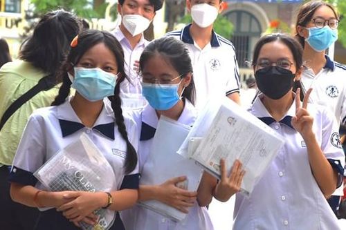 Đề Toán vừa sức, thí sinh ăn mừng vì dễ đạt 'mưa' điểm cao