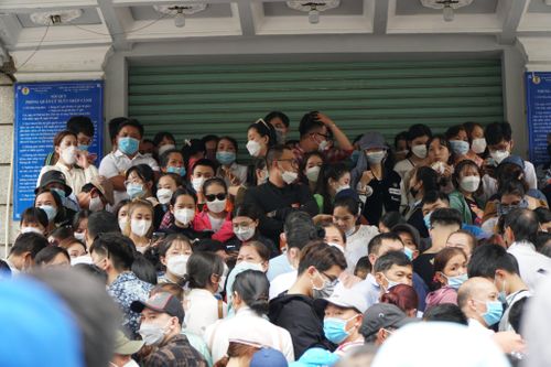 Công an TP.HCM chỉ ra chiêu lừa của 'cò' làm hộ chiếu