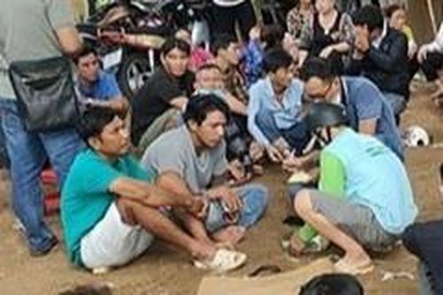 Bắt 40 đối tượng trong vụ triệt xóa sòng bạc được cảnh giới từ xa
