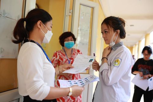 Gần 1 triệu thí sinh dự thi môn đầu tiên Kỳ thi tốt nghiệp THPT