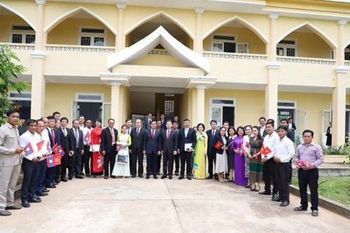 Bàn giao Trường Hữu nghị Lào-Việt cho Lào