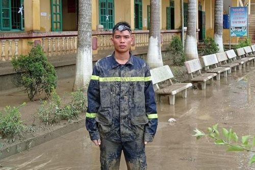 Tuyên Quang: Chiến sỹ cảnh sát PCCC cứu 105 học sinh thoát khỏi cơn lũ