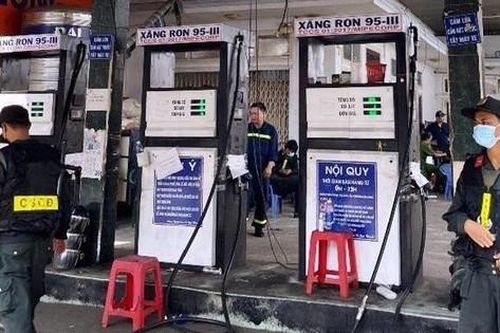 Truy tố 74 bị can trong vụ buôn lậu trên 200 triệu lít xăng