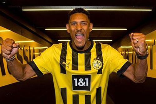 Dortmund mua xong Haller thay Haaland