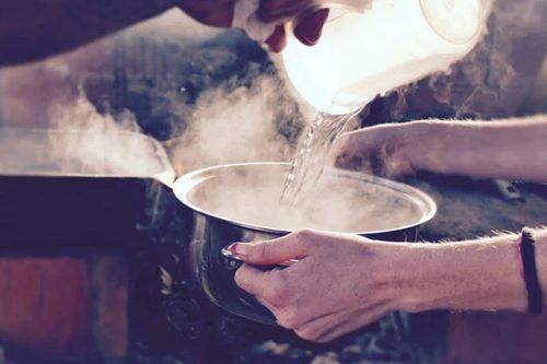 Chồng mơ ngủ về người phụ nữ khác, vợ 'sôi máu' có hành động gây thất kinh