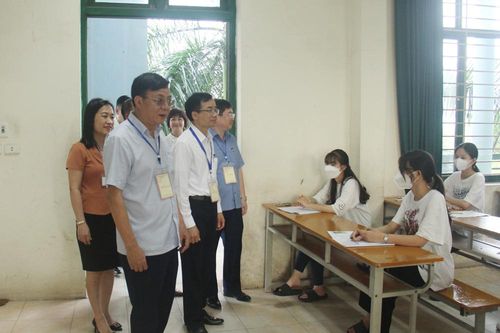 Lãnh đạo tỉnh kiểm tra công tác tổ chức thi tốt nghiệp THPT