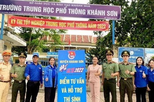 Tuổi trẻ Công an Khánh Hòa 'Tiếp sức mùa thi'
