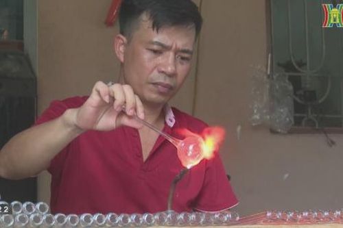 Người giữ lửa cho nghề thổi thủy tinh