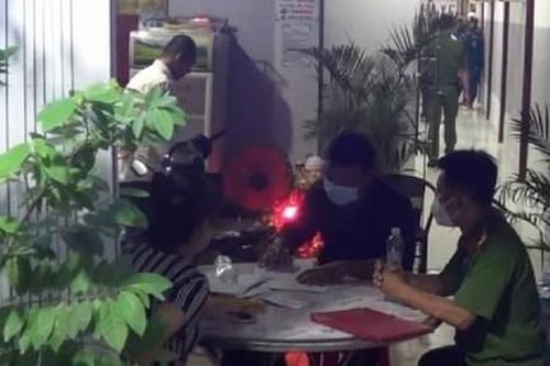 Kiểm tra nhà nghỉ, phát hiện quản lý và 14 khách dương tính ma túy
