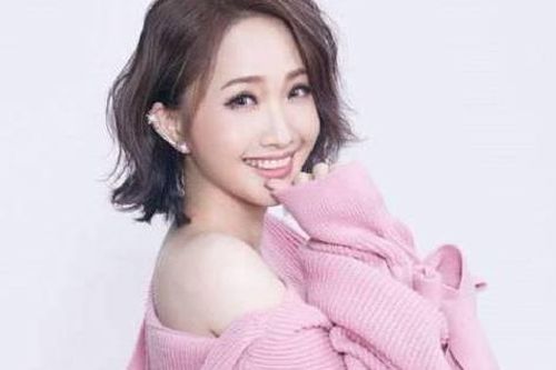 Nữ ca sĩ xinh đẹp qua đời ở tuổi 41 do mắc cùng căn bệnh giống mẹ, chuyên gia chỉ rõ khả năng di truyền cao, nhà một người có bệnh nên tầm soát ung thư sớm!