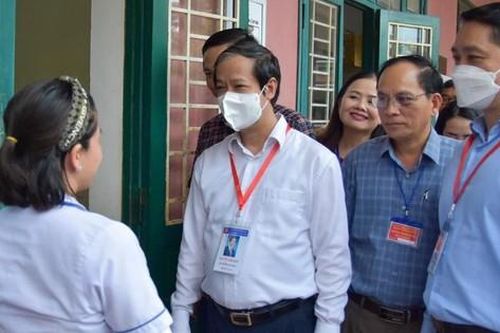 Bộ trưởng Bộ GDĐT: Triển khai chương trình năm học mới cần khẩn trương, không chủ quan với dịch