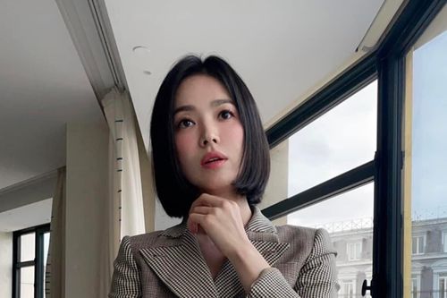 Song Hye Kyo sang chảnh tại show thời trang Pháp: Vóc dáng mảnh mai, tóc ngắn quyền lực