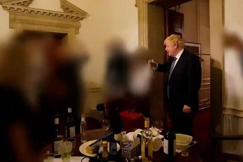 Không còn 'cửa thoát hiểm' cho ông Boris Johnson